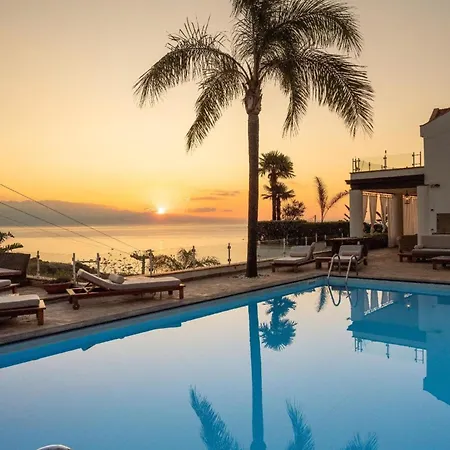 Mit Meerblick, Privater Terrasse Und Pool Taormina